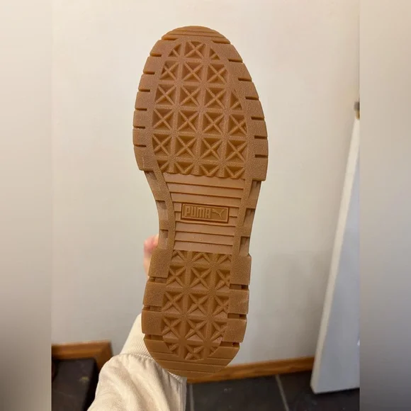 Puma Mayze Oatmeal Platform
Shoes Sneakers Suede Size 8
380784-06 - Picture 6 of 6